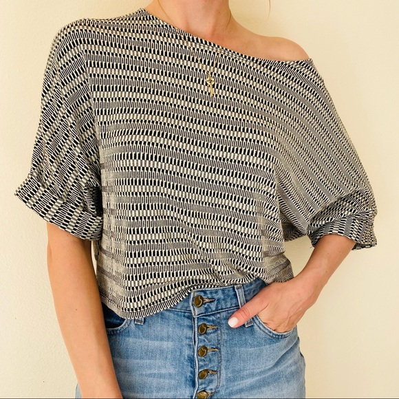 Caution to the wind loose fit crop top - Picture 2 of 6